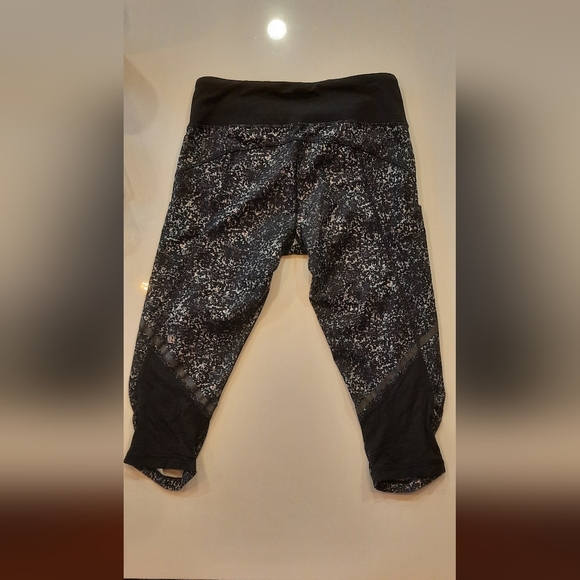 Lululemon size 6 cropped leggings - Picture 3 of 5